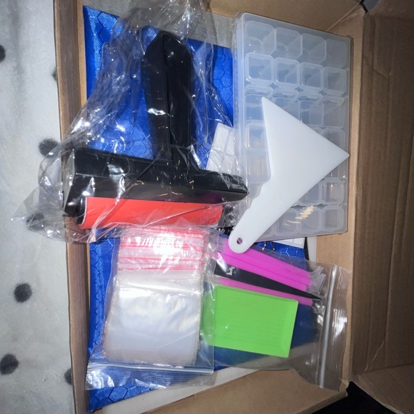 Diamond painting light up tray and accessories - Picture 2 of 4